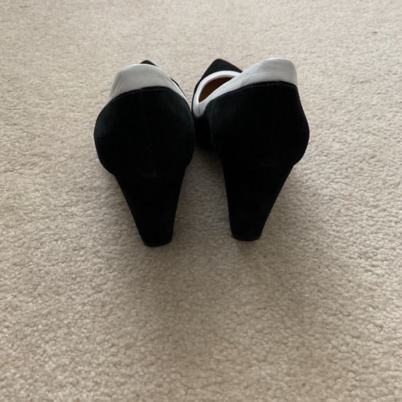 Black and White Heels NWOT - Picture 3 of 4